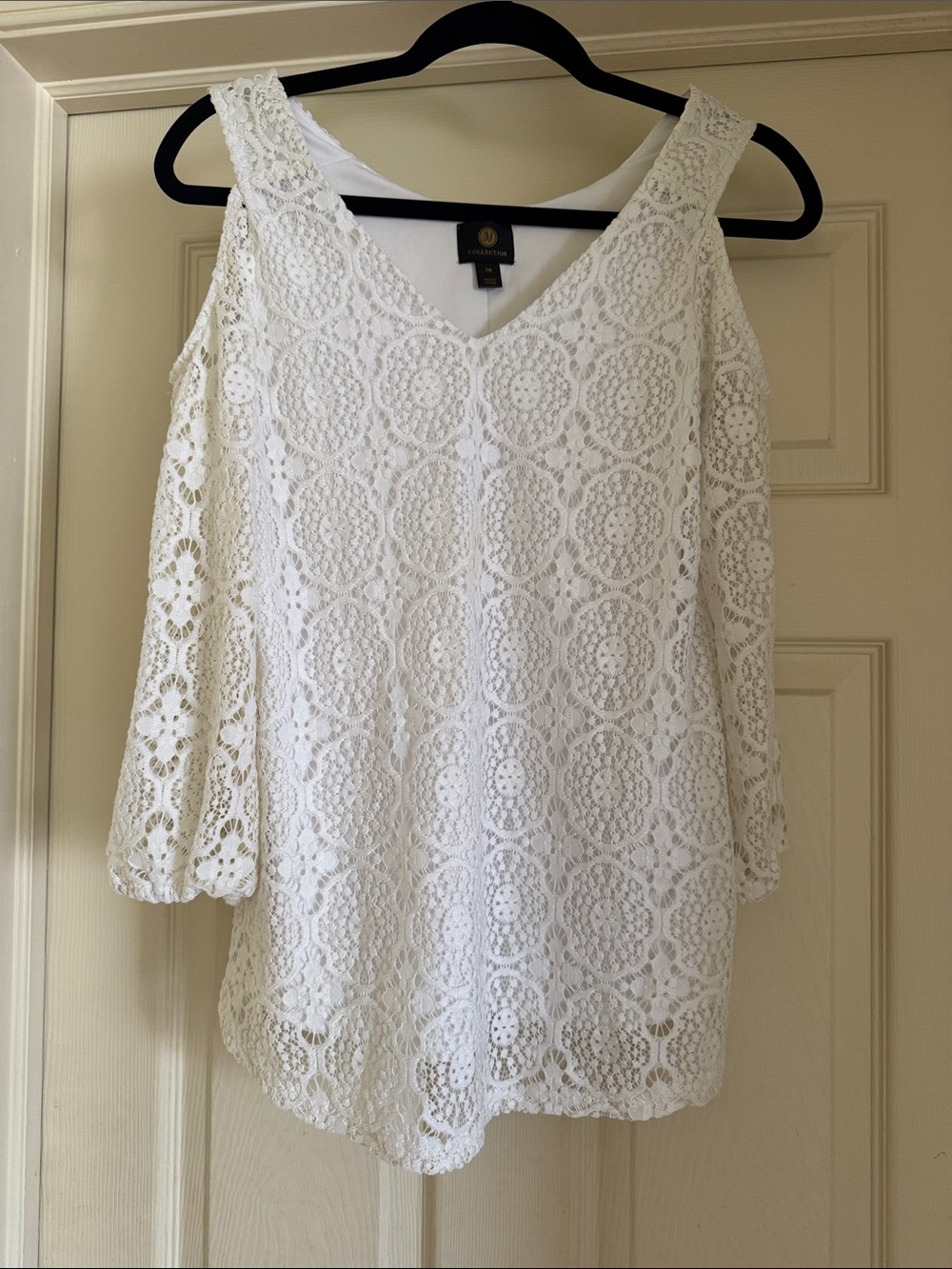 Women’s White Lace Cold Shoulder Top Size PM Excellent Condition